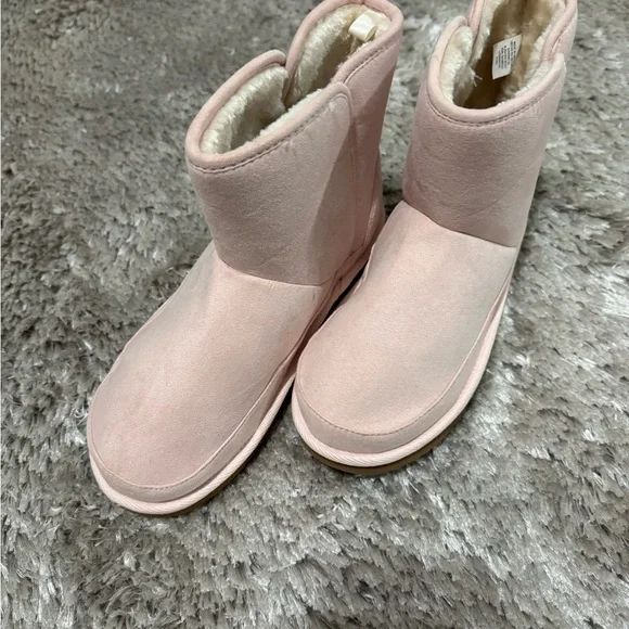 Old Navy Light Pink Winter Boots - Picture 2 of 8